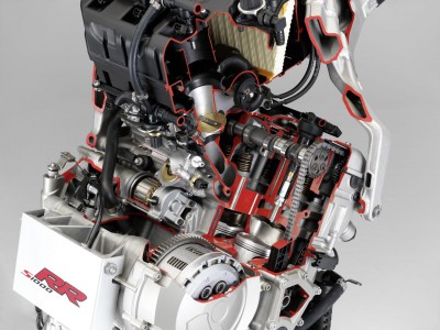 BMW_S_1000_RR_cut-away_engine_10.jpg