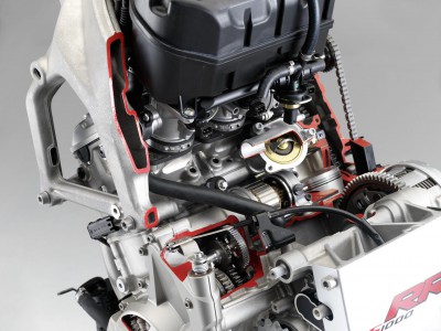 BMW_S_1000_RR_cut-away_engine_5.jpg