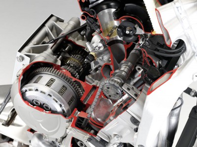 BMW_S_1000_RR_cut-away_engine_4.jpg