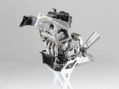 BMW_S_1000_RR_cut-away_engine_1.jpg